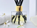 Load image into Gallery viewer, Fresh Linen Luxury Scented Reed Diffuser