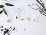 Load image into Gallery viewer, Oudh Luxury Scented Wax Melts x5
